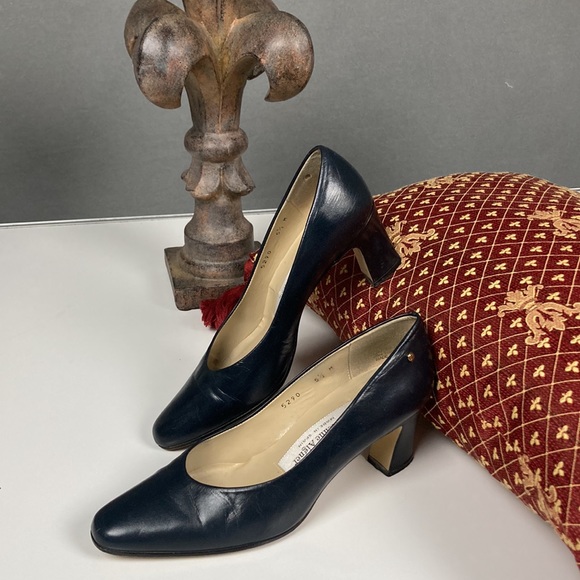 ETIENNE AIGNER women’s heels, size 5 1/2 M - Picture 1 of 17